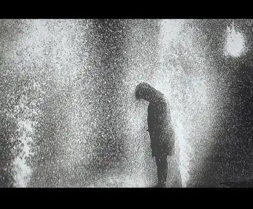 很多时候 也是无能为力 但亦要勇往直前 在雨中 似乎每一滴雨都打到你