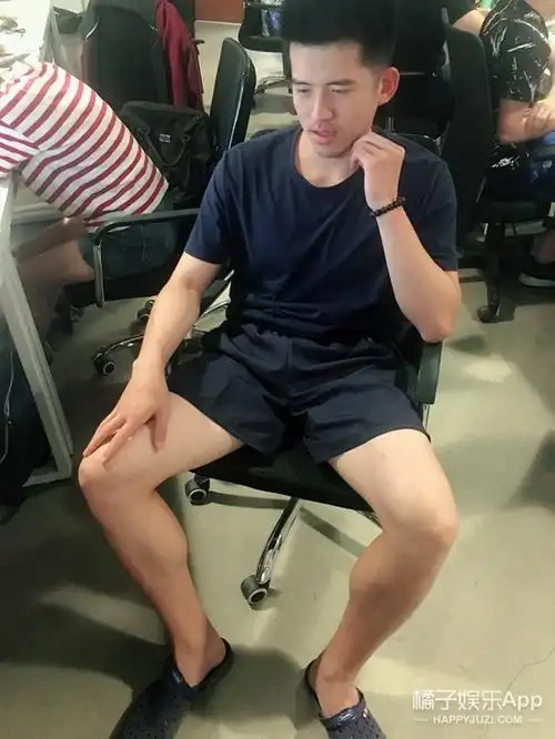 国际大都市封杀公交劈腿坐姿男人真的夹不了腿吗