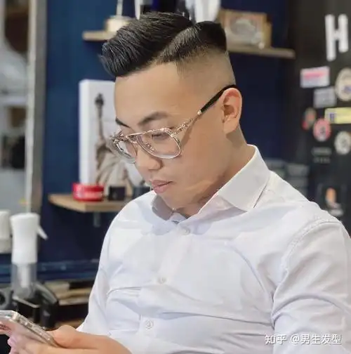 男生9款精选帅气发型不管什么脸型都很潮流显精神