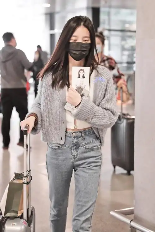 原创万鹏不火可惜了颜值高演技好穿拼接蕾丝裙美成初恋女神