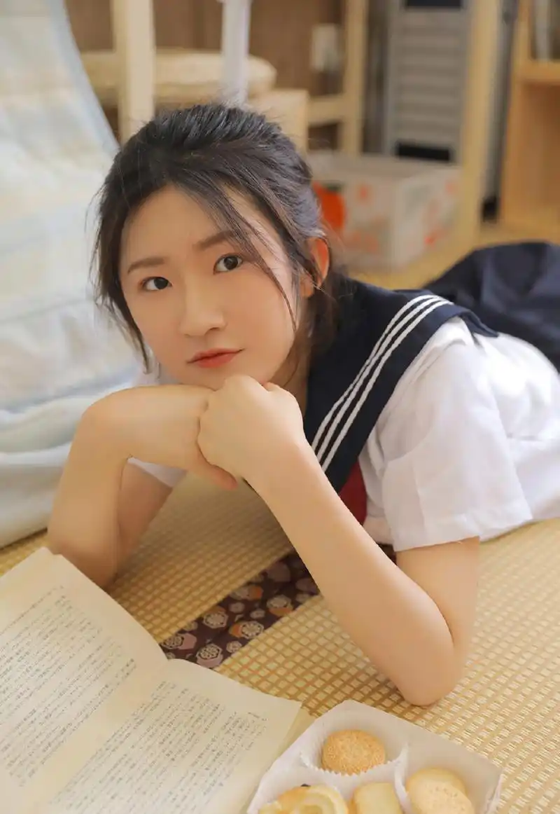 日系水手服少女可爱写真