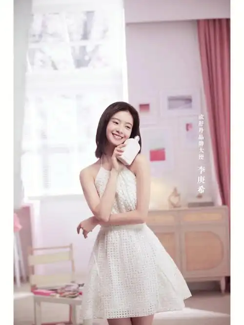 明星穿搭|#宝藏女孩李庚希   in self-portrait 纯