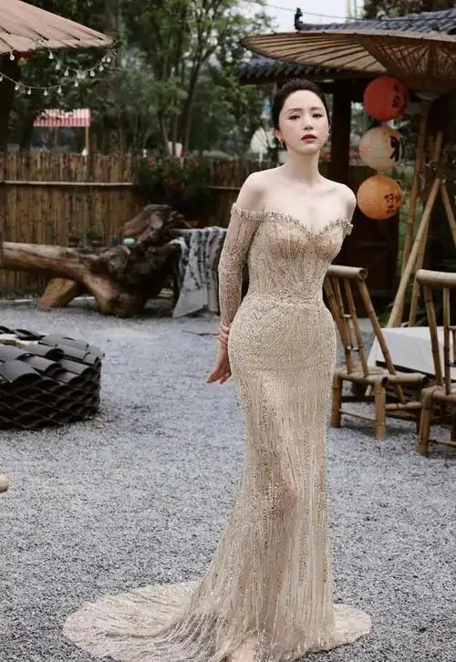 董璇,金色深v礼服,太美了 676767|深v_网易订阅