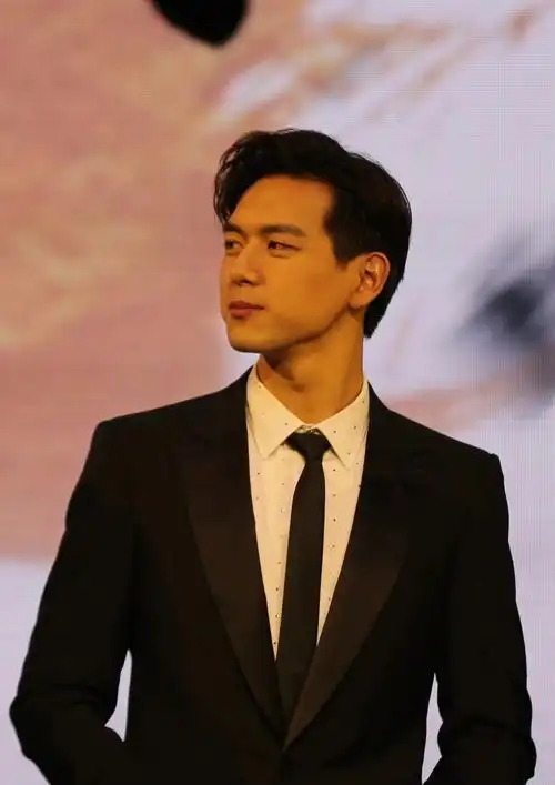 谢谢已经被李现这组帅到心里了