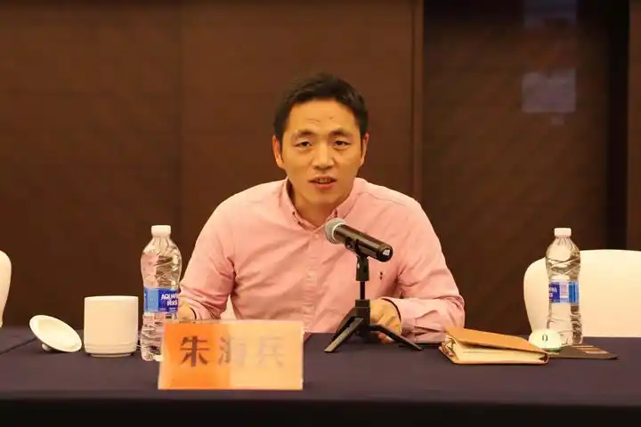 本次会议由浙报集团台州分社社长,总编辑朱海兵主持.