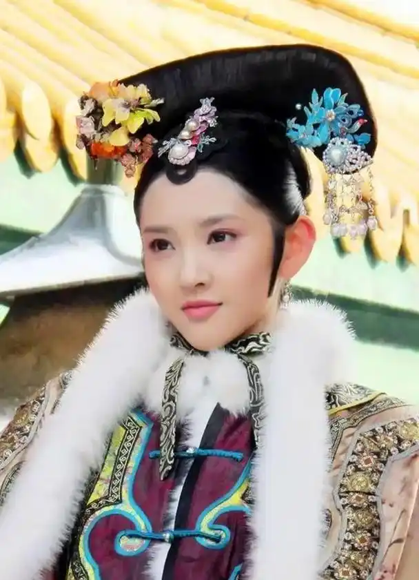 祺贵人是《甄嬛传》中雍正的嫔妃,死于66集.