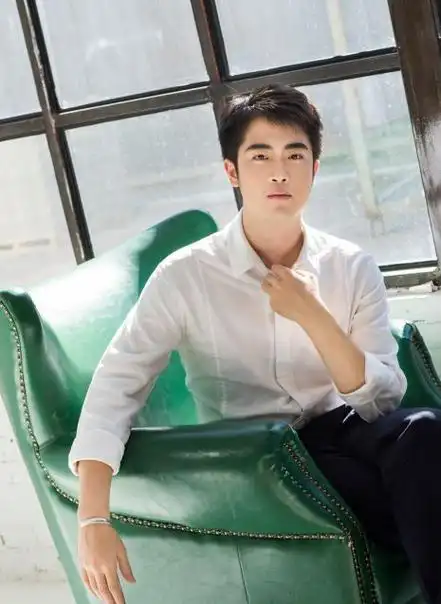 cv:杨天翔青年配音演员."729声工场"核心成员.现居北京.