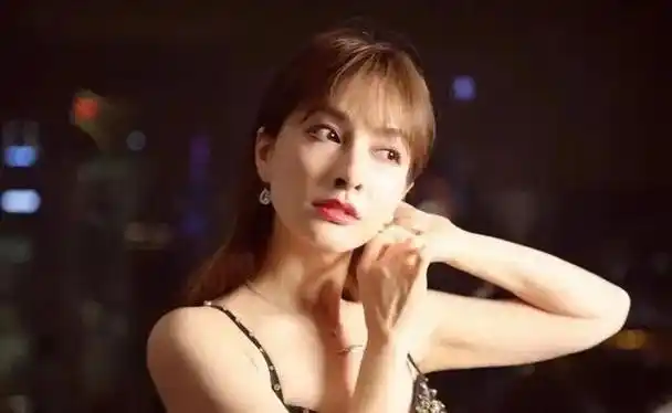 吴昕郑凯恋情再添实锤,两人已同居感情稳定,在一起多年拒不承认