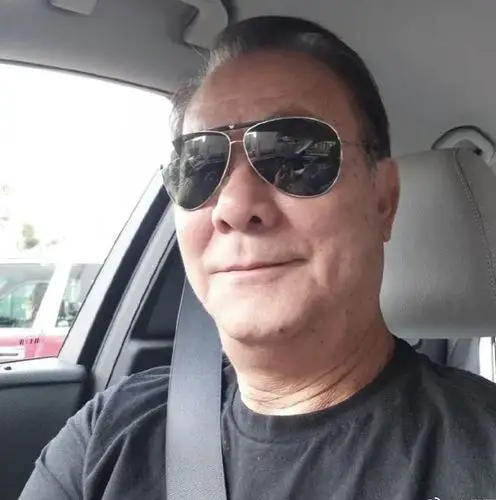 68岁李修贤头发稀疏显老态一排烟牙腐蚀严重网友像86岁