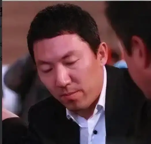 而在与导演鄢颇的关系中,也并非一帆风顺,最终因为孙东海的报复而告终