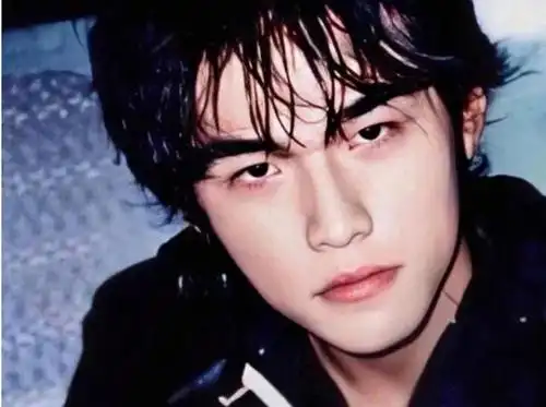 周杰伦晒20年前旧照颜值逆天2020亚洲百大最帅面孔前十要让位