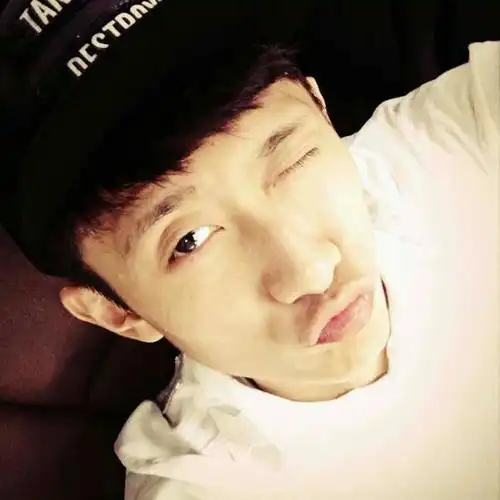 烟酒不离手我想你了   一直在想你zr举报