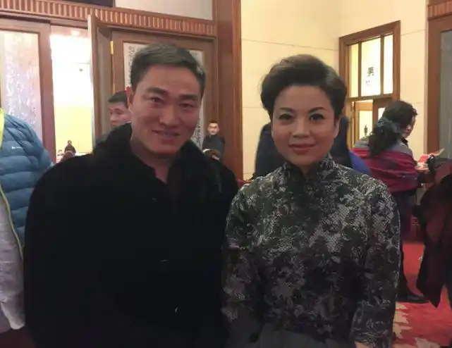 网友也一直有传言说张也的老公是关锦鹏,但也没有什么有什么有力的