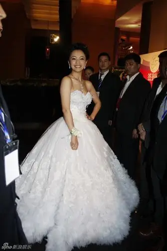 新浪娱乐讯 女星罗海琼于今日(1月24号)与相恋多年的男友,华谊副总裁