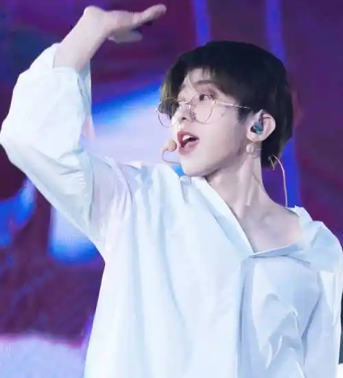 npc"锁骨杀"第一弹,蔡徐坤性感,陈立农充满诱惑?_农农_感觉_时候