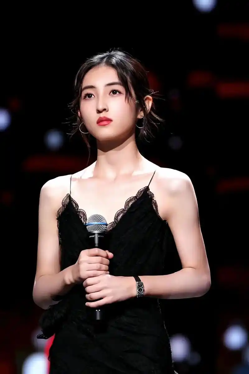 国民妹妹张子枫,大家喜欢她不?