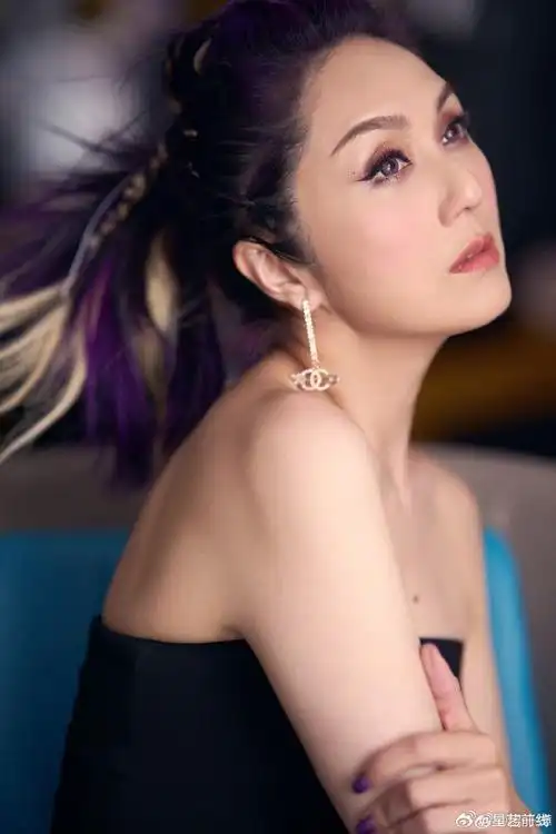 演唱感觉仍像最初#杨千嬅说每次上台演唱感觉仍像最初,出道28週年快樂