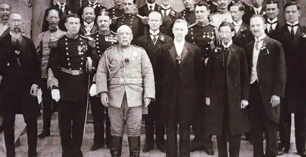 袁世凯去世前儿子们问让谁继位袁世凯说出两个字让人敬畏