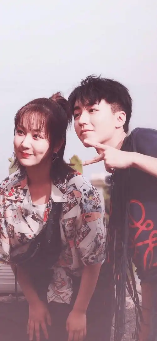 王俊凯给杨紫送祝福 粉丝疑两人恋爱!大面积脱粉_刘维_事件_姐弟