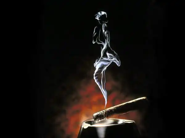 男人也是有很专情的类型,如果你喜欢的男生会抽烟,不妨从他熄烟的方式