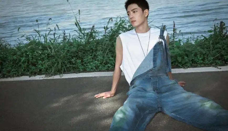 原创肖战生日工作室晒大量写真暴击粉丝!化身运动少年,寸头造型抢镜