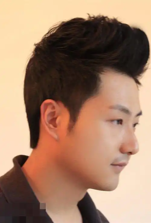 男士简单大方短头发发型最好看的男生短发造型