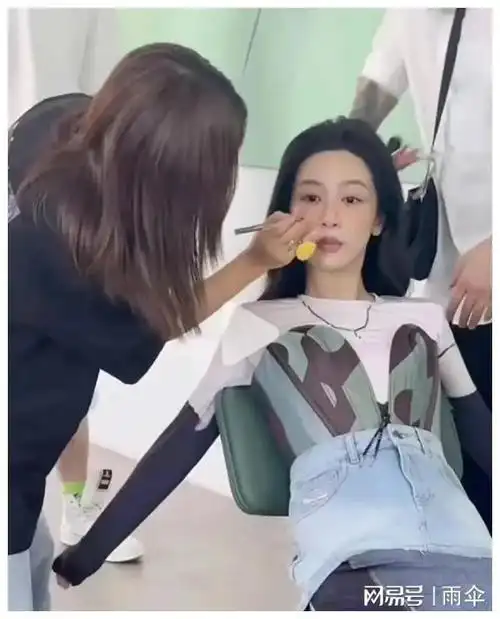 化妆师公开吐槽杨紫钱难挣屎难吃粉丝劝删博主造谣要被告