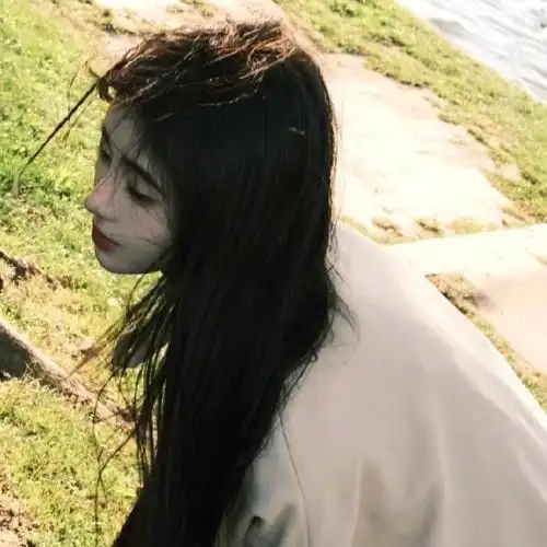 鞠婧祎的照片好适合当头像