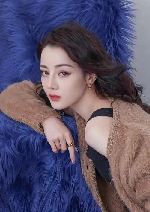 时尚之选:热巴的珠宝魅力|耳饰|首饰|迪丽热巴·迪力木拉提_网易订阅