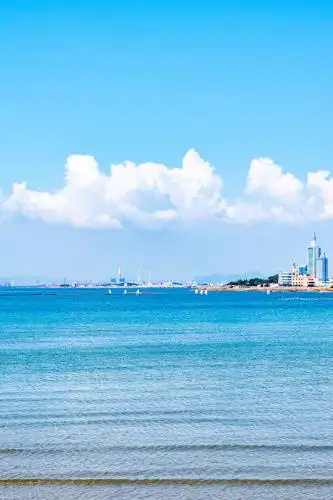 中国山东青岛八大关海边海滩景观