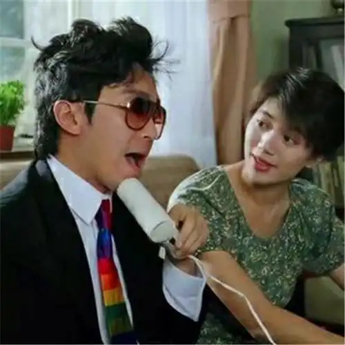 周星驰一左一右情侣头像图片 星爷情头