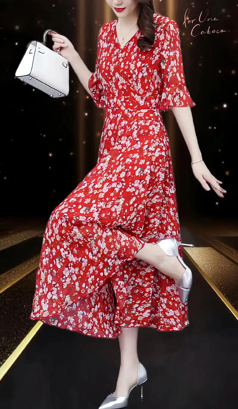 这款红色碎花雪纺连衣裙好好看呀～洋气减龄