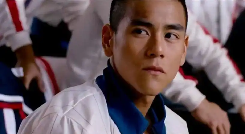 有时痞帅,有时霸气,笑著的时候却还保有少年时的清爽,彭于晏真的太