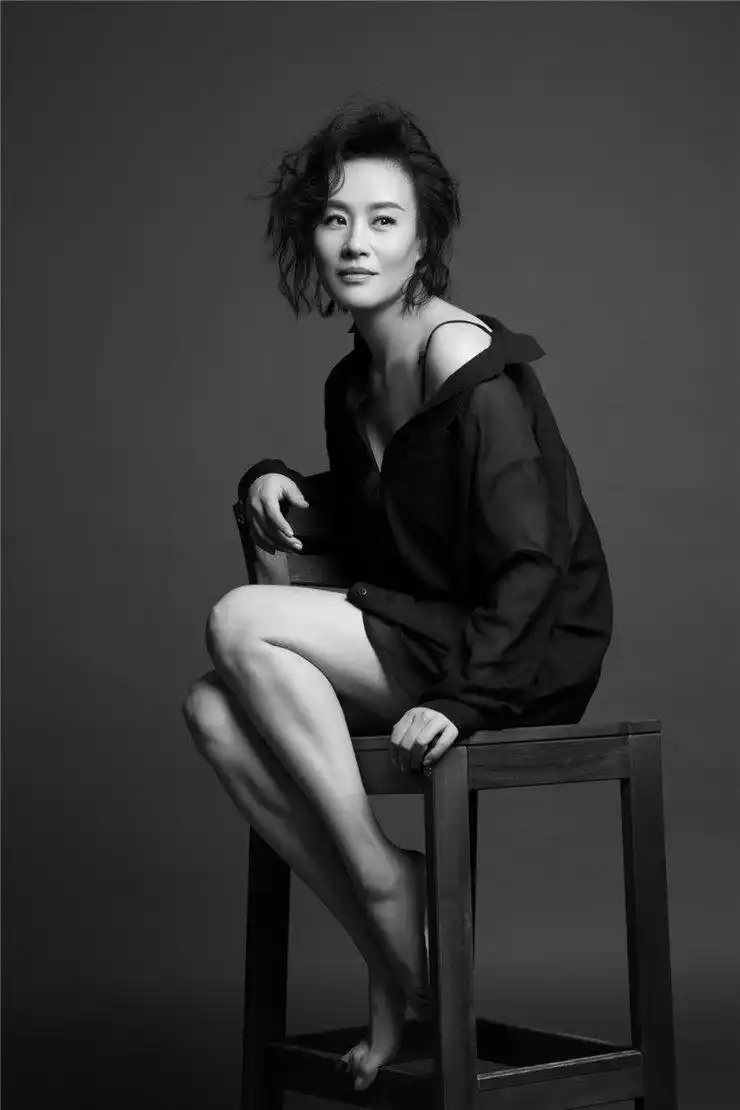 国际影星邬君梅优雅知性写真图片