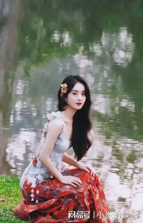 赵丽颖穿起"例假裙"太美了, 不仅甜美优雅, 还很有成熟韵味|裙装|裙子