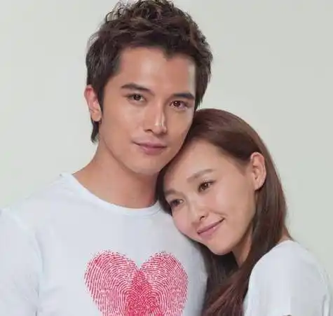 她第一任男友遇渣男,嫁给大两岁的老公,如今堪称人生赢家_唐嫣_邱泽