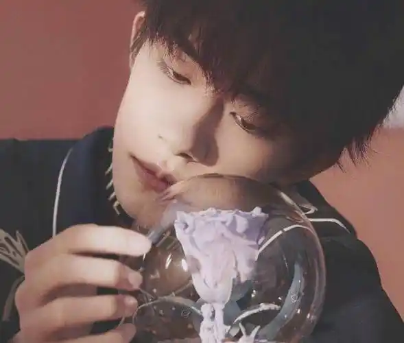 周冬雨易烊千玺恋爱遭实锤?