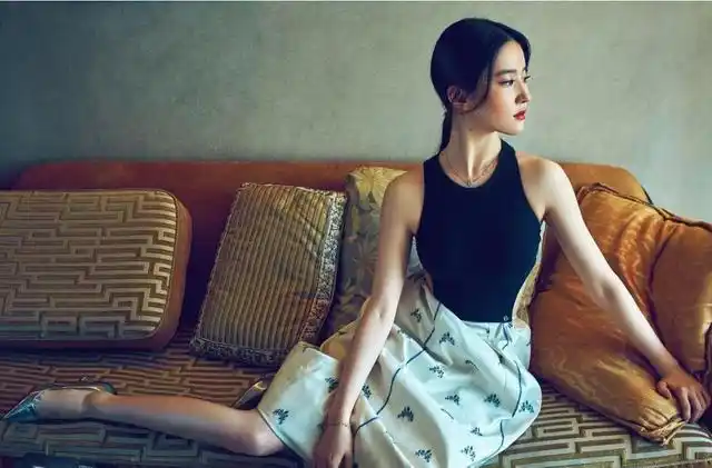 刘亦菲一改仙女气质新造型大片霸气侧漏气场飙升让人好惊艳