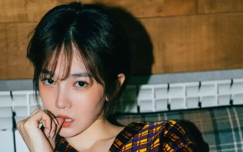 31岁陈小纭,身材火辣甜美清新,这个美女太让人喜爱了_娱乐