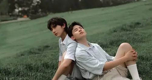 郝富申胡先煦快点进来给你俩写了新年祝福小诗我知道你们在看