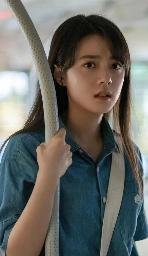 00后小花来抢饭碗了各有特色青春洋溢后浪将被拍到沙滩上