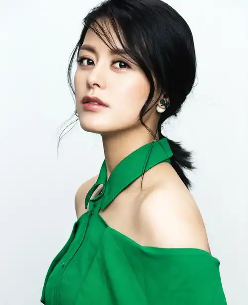 王力可全新优雅时尚大片眼眸星光风采迷人