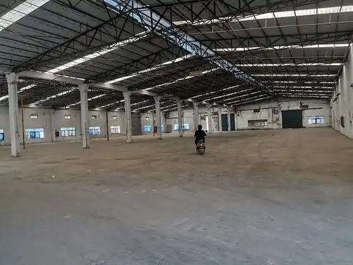 松岗主干道边5000平方钢结构厂房,园区空地大,交通便利