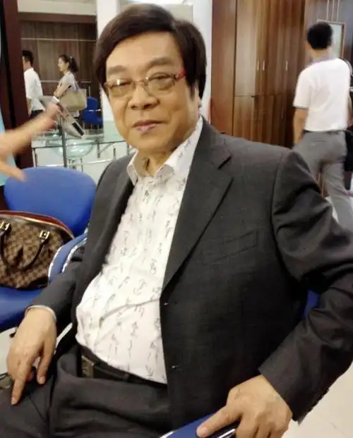 纪实:赵忠祥离世前将5亿遗产托付给倪萍,妻儿没拿到一分钱