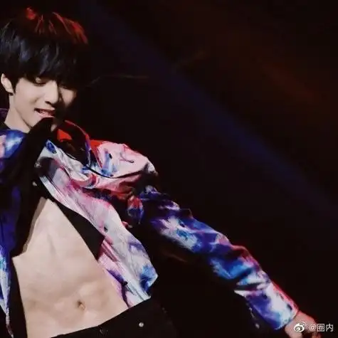 刘耀文腹肌#16岁的丸子的腹肌照,小孩子长大了