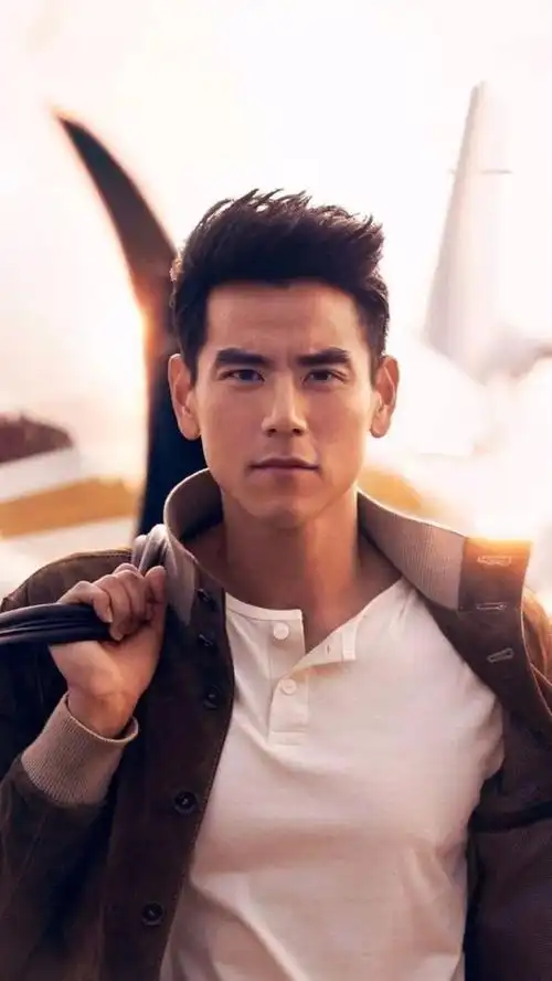 帅到让人恋爱盘点彭于晏5款超帅男生发型推荐寸头飞机头油头你最爱