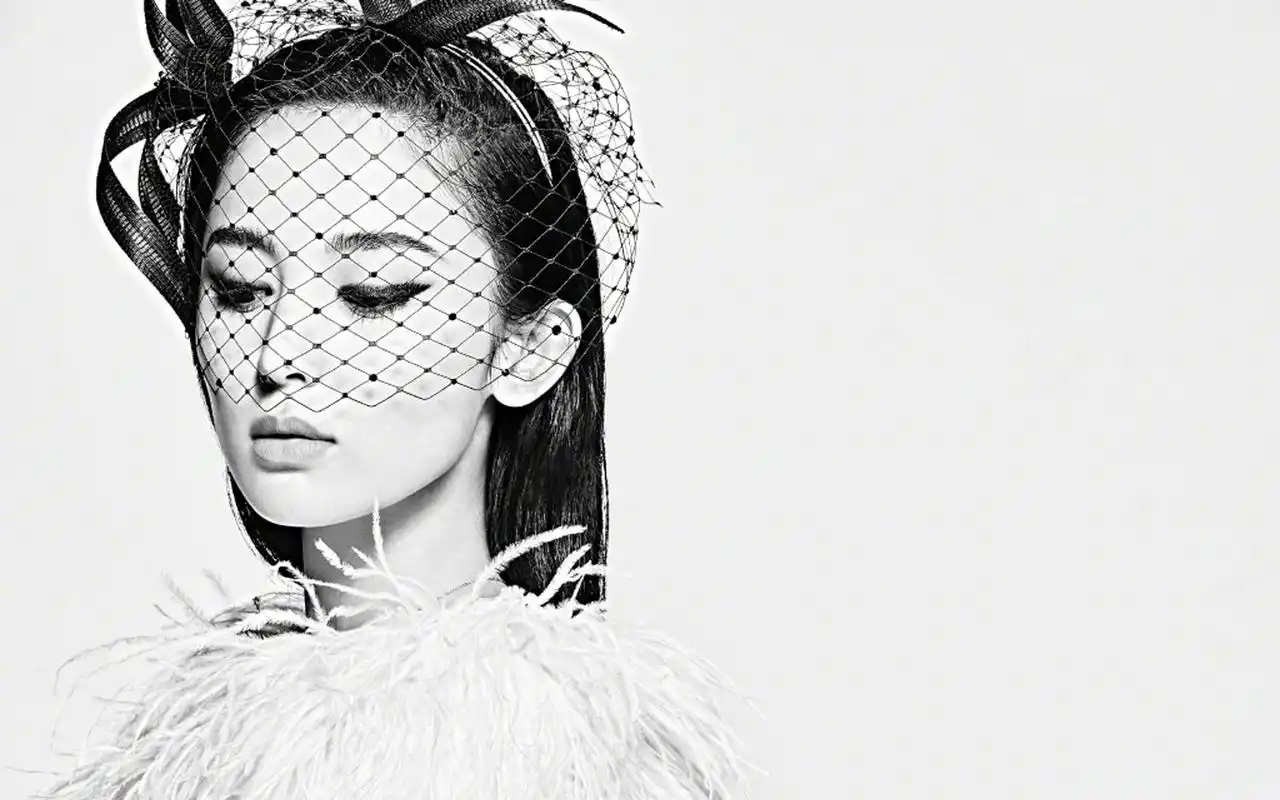 古力娜扎黑白质感写真大片桌面壁纸