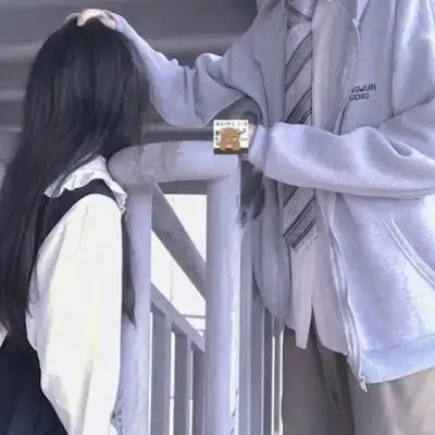 情侣头像真人一人一半恩爱两张