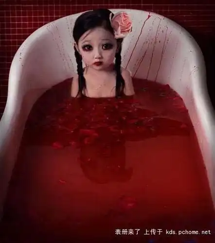 惊悚的00后小女孩恐怖写真