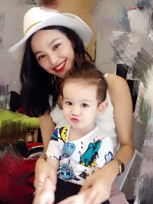 放开我北鼻jackson周嘉诚萌萌哒男宝宝比女宝宝还漂亮